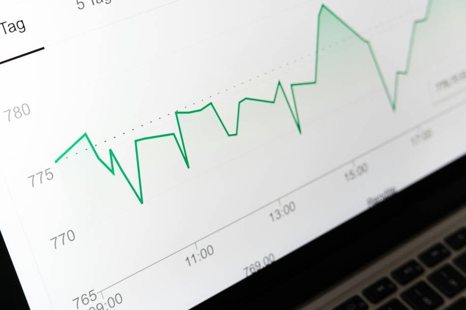 Financial intelligence blog homepage with budgeting charts and savings tips