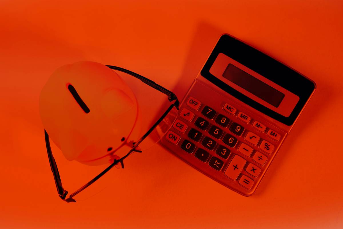 five financial advices for budgeting shown as sticky notes on a fridge with categories like 'Track Spending' and 'Automate Savings'